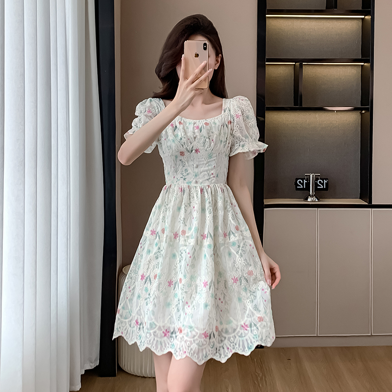 2024 Summer Korean Sweet Floral Embroidered Smocked Vintage Gentle Design Versatile Dress for Women - Image 5