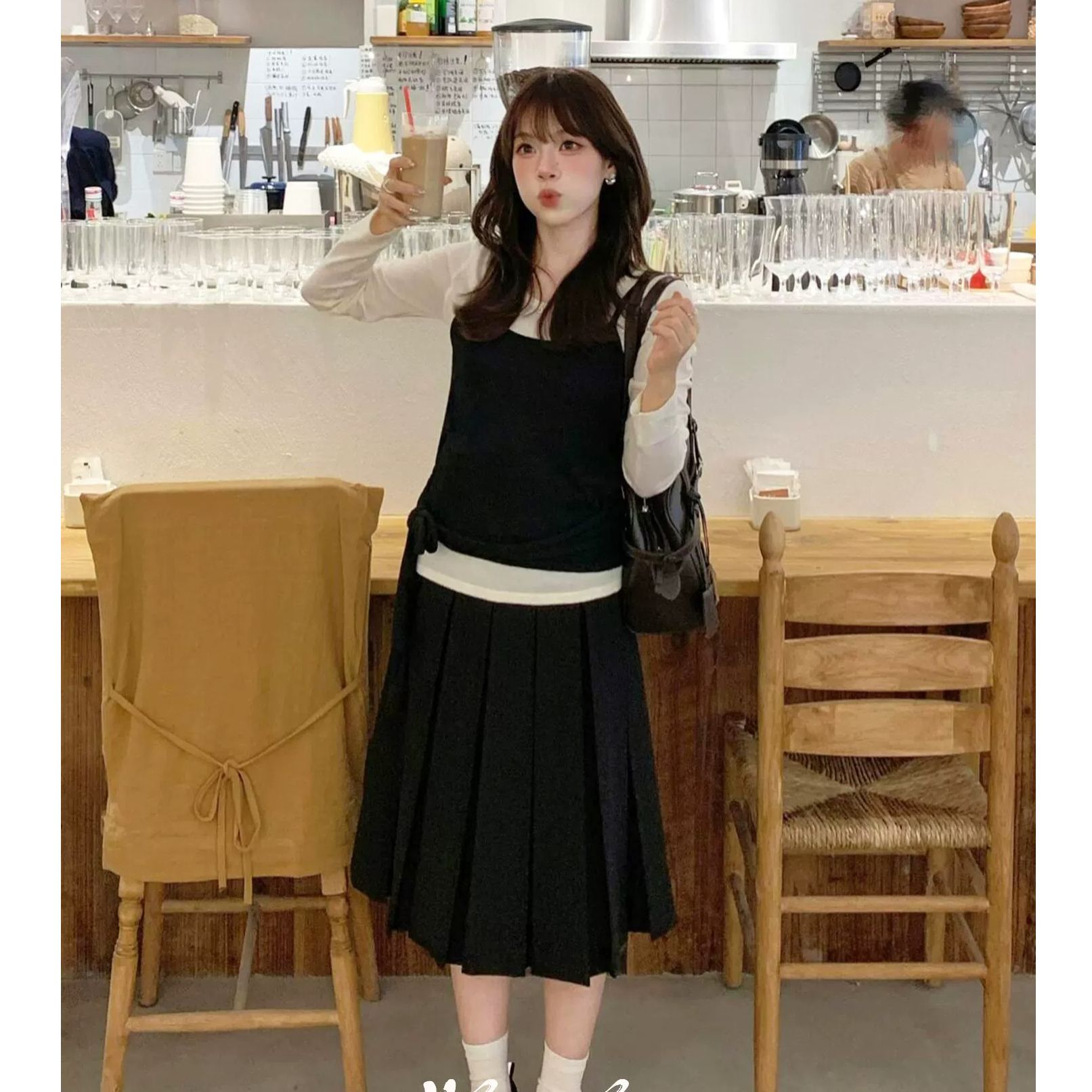 Early Autumn Korean Style White Base Layer Black Camisole Women's Petite Korean Outfit New Autumn Winter - Image 2