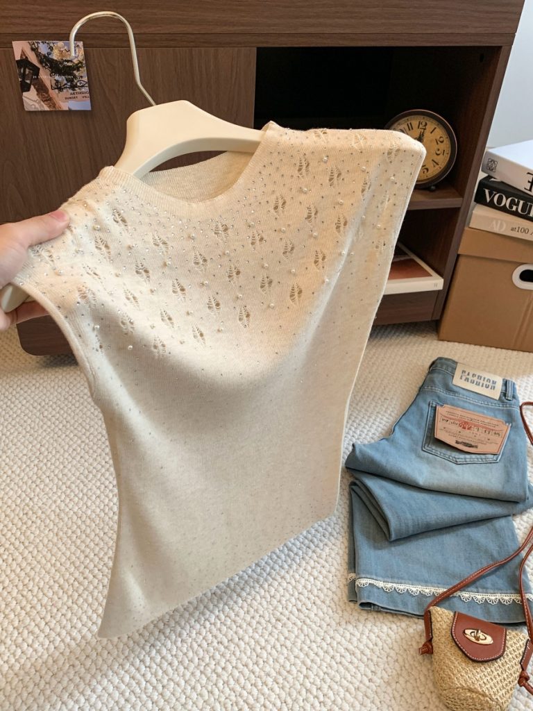 Korean Style Rhinestone Hollow Out Sleeveless Knit Top for Women 2026 Early Autumn Pullover T-Shirt with Fly Sleeves