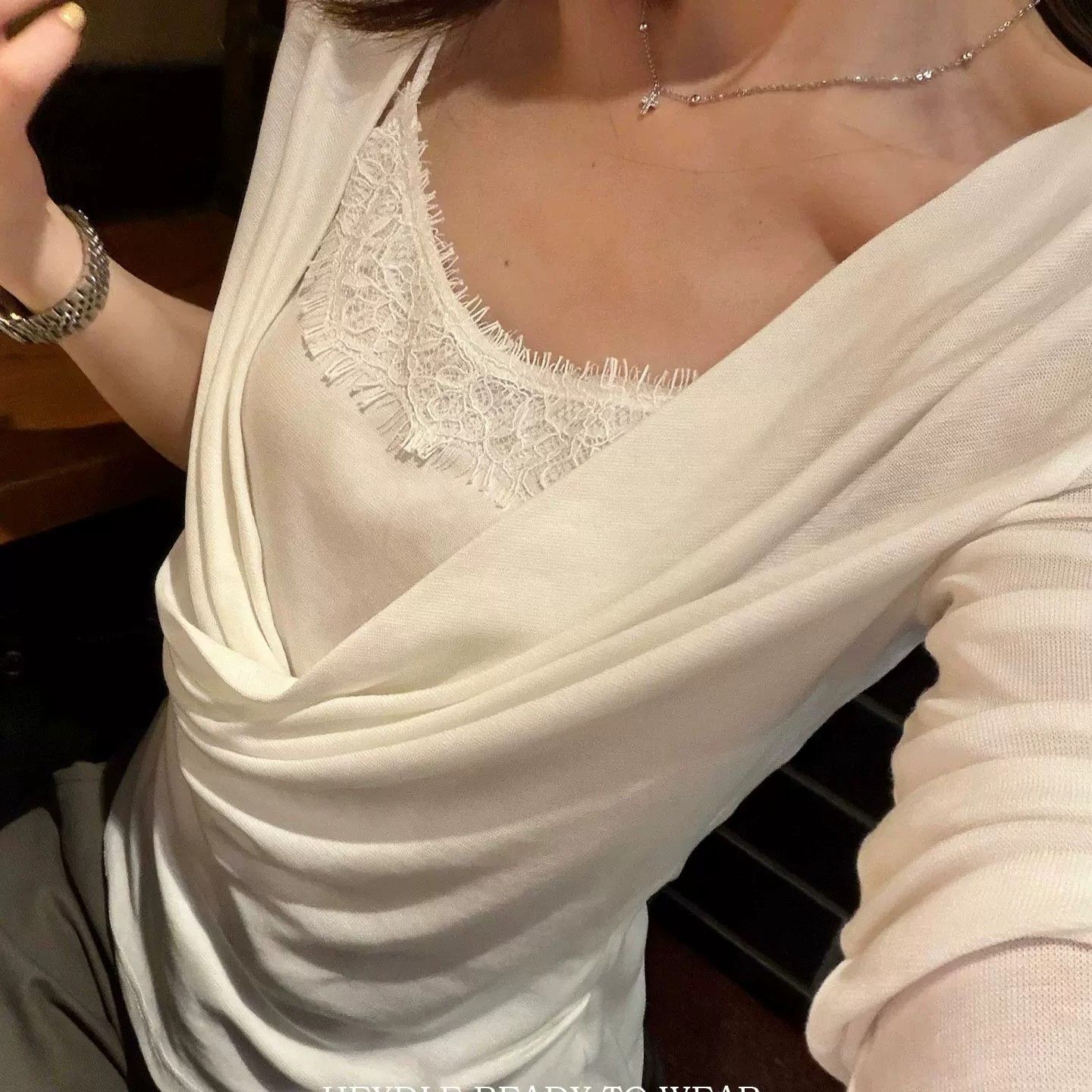 Korean White V-Neck Cross Draped Long Sleeve Women's Early Autumn Slimming Fake Two-Piece Top - Image 3